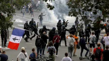 Noi proteste de amploare în Franţa. Este al zecelea weekend consecutiv de manifestaţii împotriva vaccinării şi a paşaportului sanitar