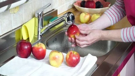 Nu mânca niciodată fructele în acest mod. Pericolul este foarte mare şi poate provoca chiar decesul. Avertismentul transmis de specialişti