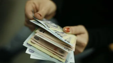 Lovitură pentru românii cu credite bancare. Cu cât vor creşte ratele lunare