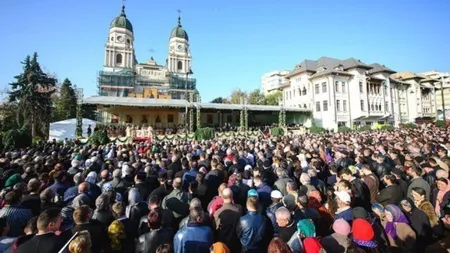 Sărbătorile Iaşiului, organizate în plină pandemie. Încep pregătirile pentru pelerinajul Sfintei Parascheva, deşi incidenţa e în creştere. 