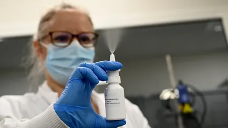 Spray-ul nazal anti-Covid care ar putea înlocui vaccinul. Specialiștii spun că serul va oferi suficientă protecție
