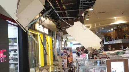 Tavanul dintr-un mall din Cluj s-a prăbuşit, după ce s-a spart o conductă de apă VIDEO
