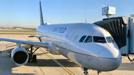 Marile companii încep concedierile în masă ale celor care refuză vaccinarea. United Airlines dă afară dintr-un foc 600 de angajaţi