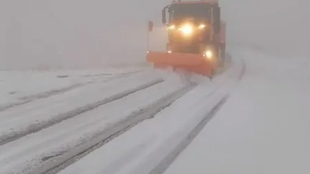 Iarna bate la ușă. Zăpadă de peste zece centimetri în România. Autoritățile intervin de urgență cu utilaje de deszăpezire!