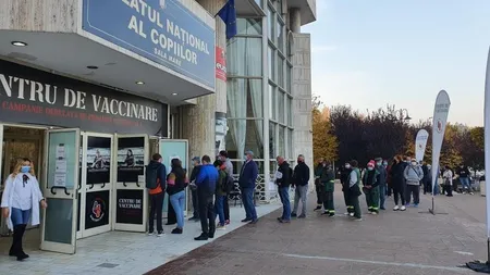 Coadă la vaccinare în ziua maratonului! Peste 20.000 de persoane s-au vaccinat deja. Unele centre au rămas fără seringi!