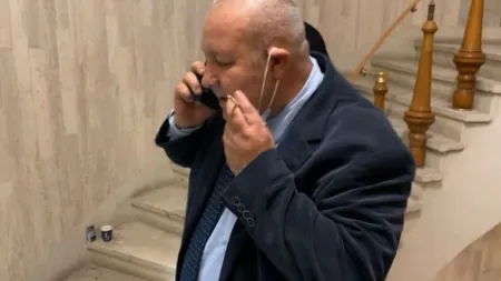 Daniel Fenechiu, amendat după ce a fost prins de George Simion în timp ce fuma în Parlament: „Eşti un jeg ordinar”
