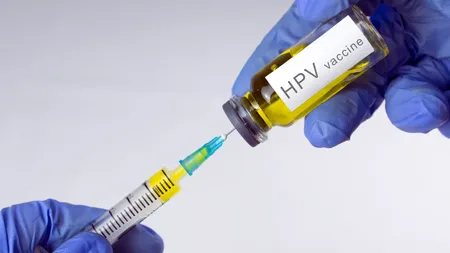 România vaccinează și băieții împotriva HPV, virusul cu transmitere sexuală care provoacă cancerul de col uterin
