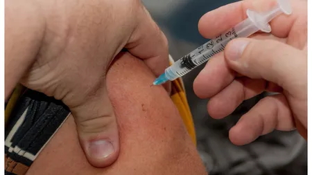 Vaccinul anti-COVID şi cel antigripal pot fi administrate în acelaşi timp STUDIU