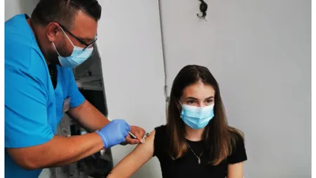 Vaccinarea unui singur membru al familiei scade aproape la jumătate riscul ca ceilalţi membri să se infecteze cu COVID-19. STUDIU