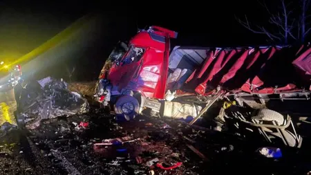 Carnagiu pe DN 6: patru morţi într-un grav accident rutier. IMAGINI şocante