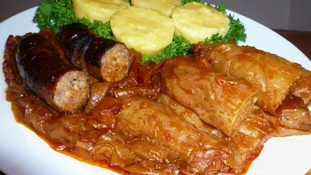 Reţeta de sarmale balamuc. Ingredientul secret pe care orice gospodină trebuie să îl folosească! Vei uita de carnea tocată