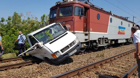COD RUTIER 2021. Schimbări majore, ce riscă şoferii care ignoră semnele la traversarea căii ferate. Amenzi uriaşe pentru depăşirile neregulamentare