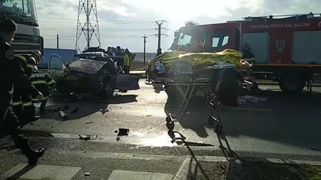 Accident cumplit între un TIR şi un autoturism. Doi oameni au murit pe loc GALERIE FOTO