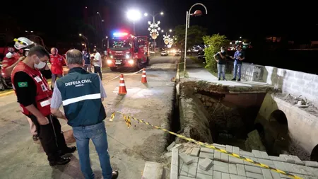 Accident grav în Brazilia. Cel puţin 30 de persoane rănite după ce un trotuar s-a surpat, formând un crater imens