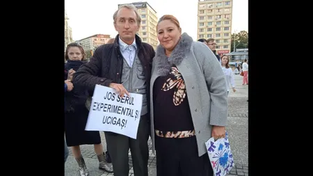 Noi mesaje şocante trimise elevilor de profesorul antivaccinist care a fost concediat: 