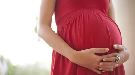 Elevă în vârstă de 10 ani, însărcinată în luna a cincea. Tatăl este tot un minor