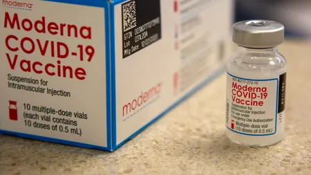 Moderna anunţă o doză de rapel pentru noua variantă africană de COVID. Omicron, de patru ori mai transmisibilă decât Delta
