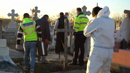 Mormântul unui copil de doi ani îngropat cu bani şi bijuterii, devastat de hoţi. 