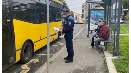 Poliţist bătut de o femeie din cauza măştii de protecţie. Incident şocant într-o staţie de autobuz