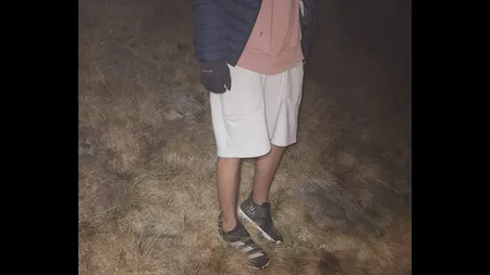 A încercat să urce pe vârful Negoiu în pantaloni scurţi. Ce a păţit tânărul: 