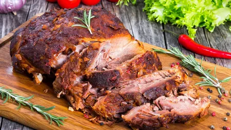 Greşeala pe care o fac mulţi români când pregătesc carnea de porc