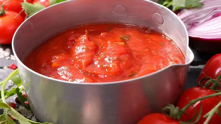 Trucul pe care trebuie să îl știe orice gospodină. Cum poți curăța argintul, inoxul și cuprul cu doar un singur ingredient. Lucrurile tale vor arăta ca noi!