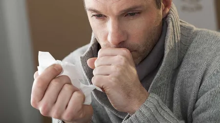 Primele semne de infectare cu Omicron. Aproape 90% dintre pacienți au raportat aceste simptome