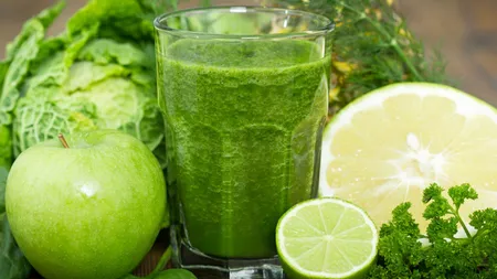 Băutura care te ajută să dai jos mesele îmbelşugate de Crăciun şi Revelion, slăbeşti 5 kilograme în 12 zile. TREI ingrediente şi eşti gata de plajă