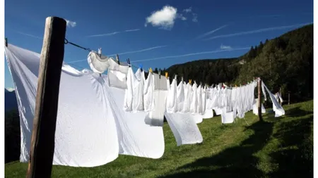 Cum să albeşti hainele fără să foloseşti clor. Trucurile fantastice care îţi vor uşura munca