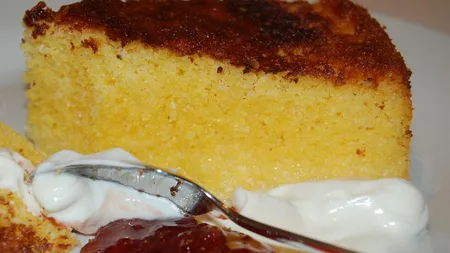 Rețetă delicioasă de tort de mălai. Metoda prin care poți face cel mai bun desert a devenit virală pe rețelele de socializare!