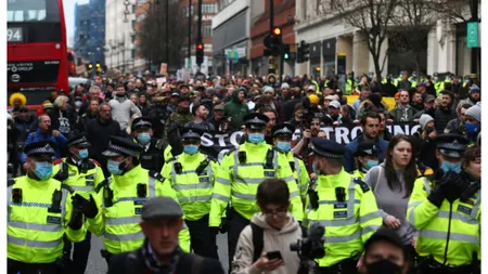 Val de proteste în Europa din cauza noilor restricţii. Confruntări violente între protestatari şi forţele de ordine VIDEO