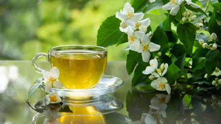 Ceaiul care alungă stresul şi depresia. Te ajută să slăbeşti peste noapte, are efect antiinflamator şi reduce colesterolul