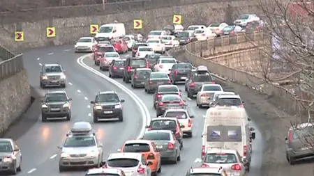 Aglomeraţie pe DN1. Se circulă în coloană în staţiunile de pe Valea Prahovei