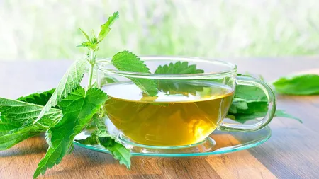Ceaiul care te ajută să slăbeşti rapid şi fără efort. În curând, plantele de infuzie se vor găsi pe toate drumurile