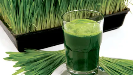 Băutura-minune care e un adevărat miracol pentru sănătate. ”Sângele verde” întinerește ficatul, reduce colesterolul și ajută la slăbit!