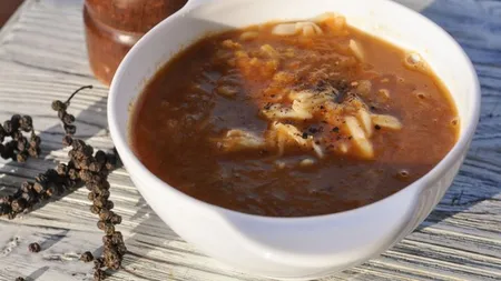Rețetă delicioasă de supă ucraineană de bob cu tăiței de casă. Cum să prepari cel mai râvnit preparat al ucrainenilor în câțiva pași simpli