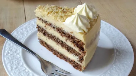 Rețetă simplă de tort cu cocos și nucă.  Cum să prepari în câți va pași un desert delicios