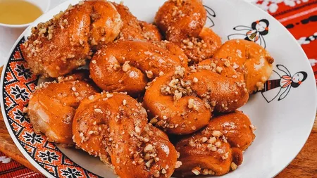 MUCENICI MOLDOVENESTI. REŢETĂ delicioasă de mucenici de la bunica VIDEO