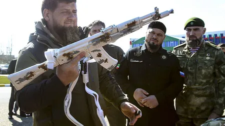 Ramzan Kadîrov, nemilosul lider al cecenilor, a ajuns în Ucraina. Imagini unice cu acesta înarmat până-n dinţi, lângă Kiev VIDEO