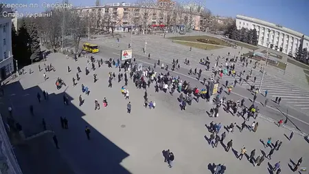 Imagini şocante din Ucraina. Focuri de armă şi grenade la un protest al localnicilor din Herson