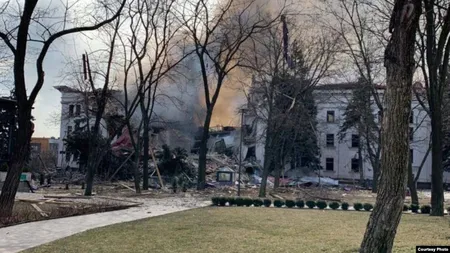 Război în Ucraina. Teatrul din Mariupol, care adăpostea 1000 de civili, a fost bombardat. UPDATE: Buncărul a rezistat!