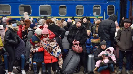 Un tren cu aproape 1.000 de refugiaţi din Ucraina se îndreaptă către Bucureşti