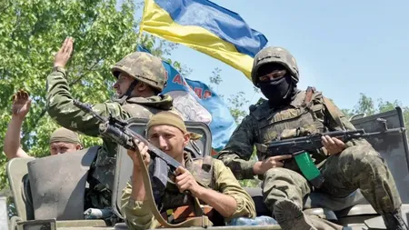 Peste 20.000 de voluntari străini merg să lupte în Ucraina. Cum îi răsplăteşte Kievul