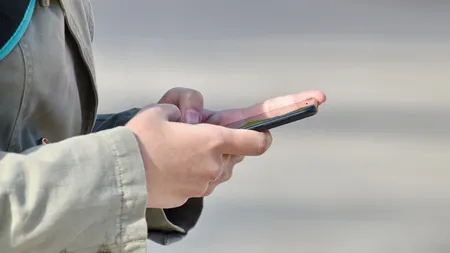 Atac cibernetic la telefoanele românilor. Ce se întâmplă dacă aţi dat click