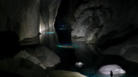 Peştera Son Doong, în care poate încăpea un zgârie-nori de 40 de etaje, celebrată de Google