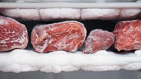 Au rămas provizii după Paşte? Greşeala pe care o fac toţi românii. Cât rezistă în congelator carnea de porc, miel, pui sau vită?