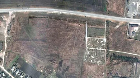 Imaginile din satelit dezvăluie noi gropi comune, la marginea Mariupolului. 