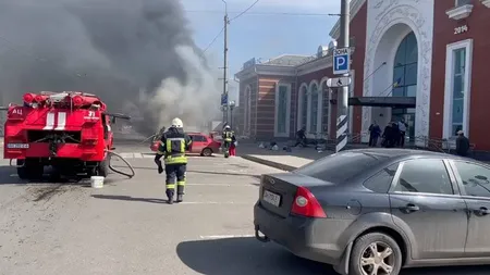 Gară din vestul Ucrainei, plină cu civili care fugeau din calea războiului, bombardată de ruşi. Peste 50 de oameni au murit, sunt peste 100 de răniţi