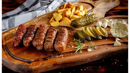 Reţeta originală de mici de la Cocoşatu'. A fost dezvăluit secretul celebrilor mititei