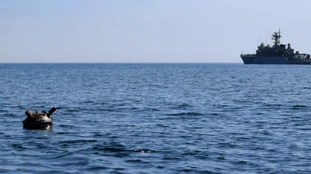 Alertă în Marea Neagră. Navele şi elicopterele marinei militare caută zi şi noapte mine de război